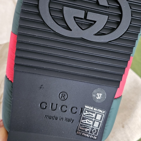 Auth Gucci slide - Picture 2 of 4